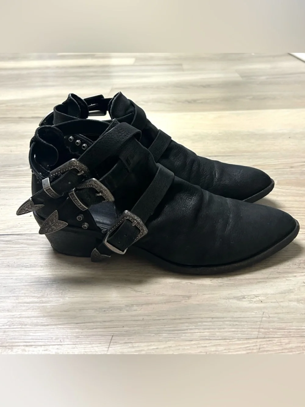 Dolce Vita Ankle Booties Women 9.5 Spur Cutout Studded Nubuck Black Leather Moto